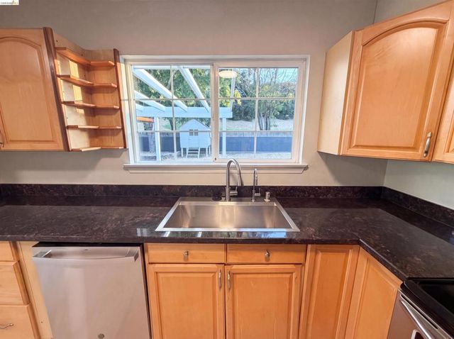 112 Aster Ct, Hercules, CA 94547