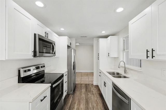 8907 LEEWARD DRIVE, Tampa, FL 33634