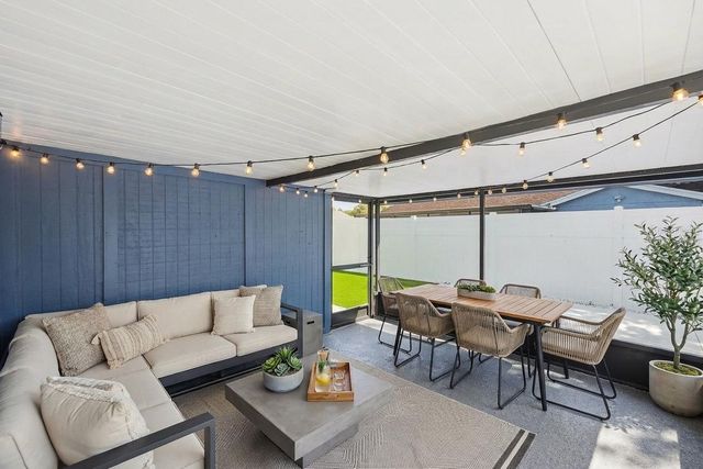 8907 LEEWARD DRIVE, Tampa, FL 33634