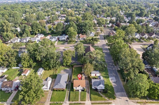 827 Davies Avenue, Akron, OH 44306