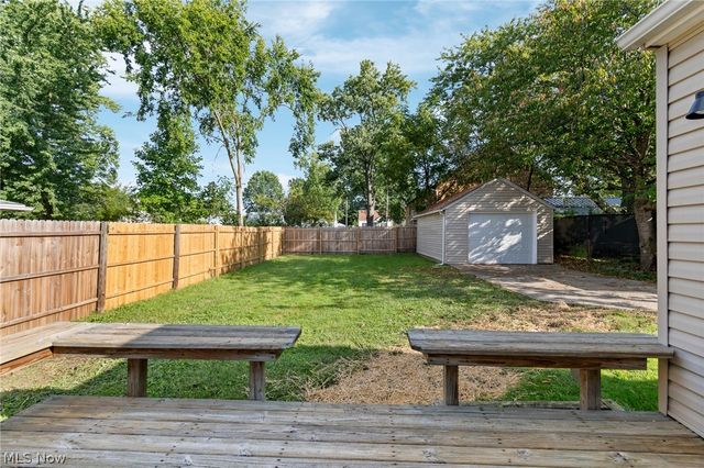 827 Davies Avenue, Akron, OH 44306