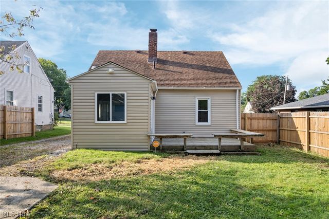 827 Davies Avenue, Akron, OH 44306