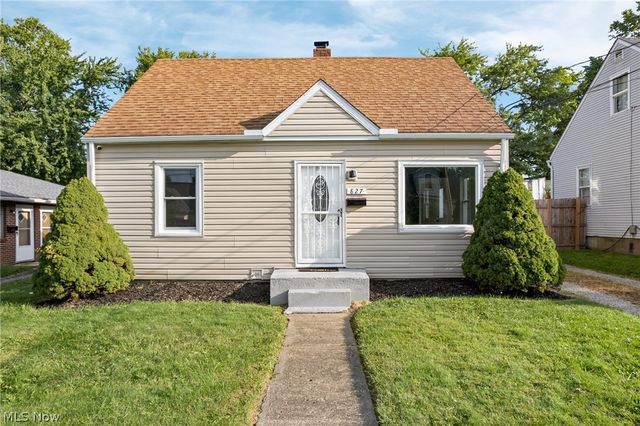 827 Davies Avenue, Akron, OH 44306