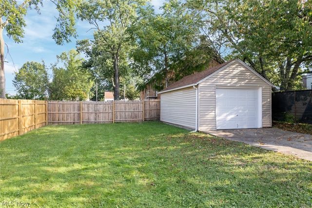 827 Davies Avenue, Akron, OH 44306