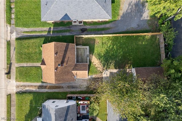 827 Davies Avenue, Akron, OH 44306