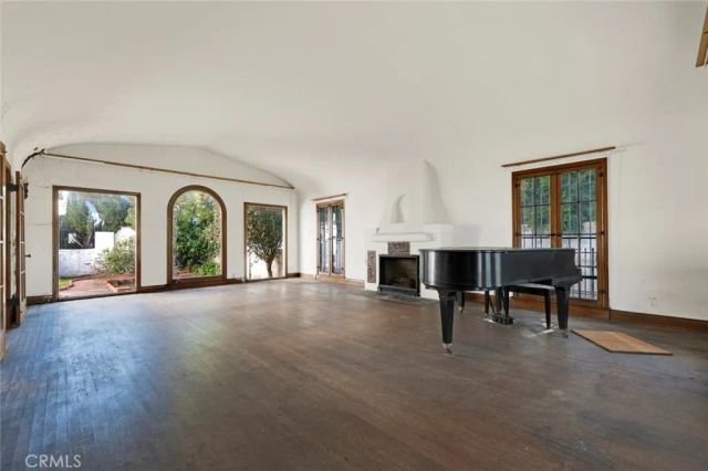 1224 S Wilton Place, Los Angeles, CA 90019