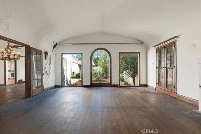 1224 S Wilton Place, Los Angeles, CA 90019