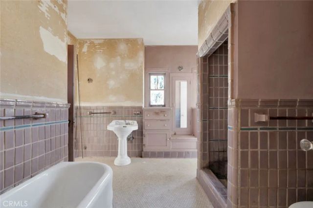 1224 S Wilton Place, Los Angeles, CA 90019