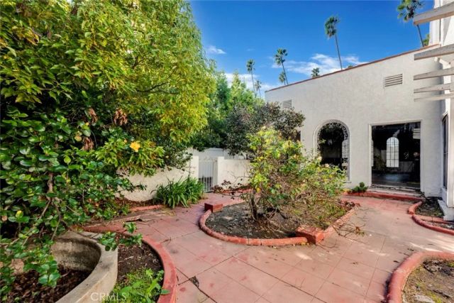 1224 S Wilton Place, Los Angeles, CA 90019