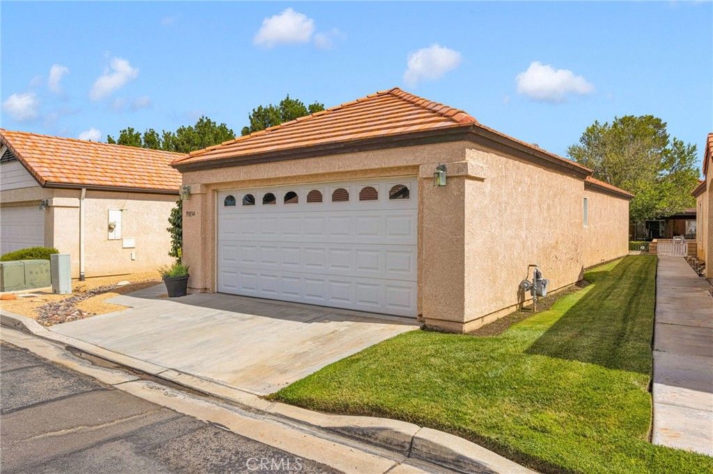 Image 3 of property listing at 19034 Stoddard, Apple Valley, CA 92308