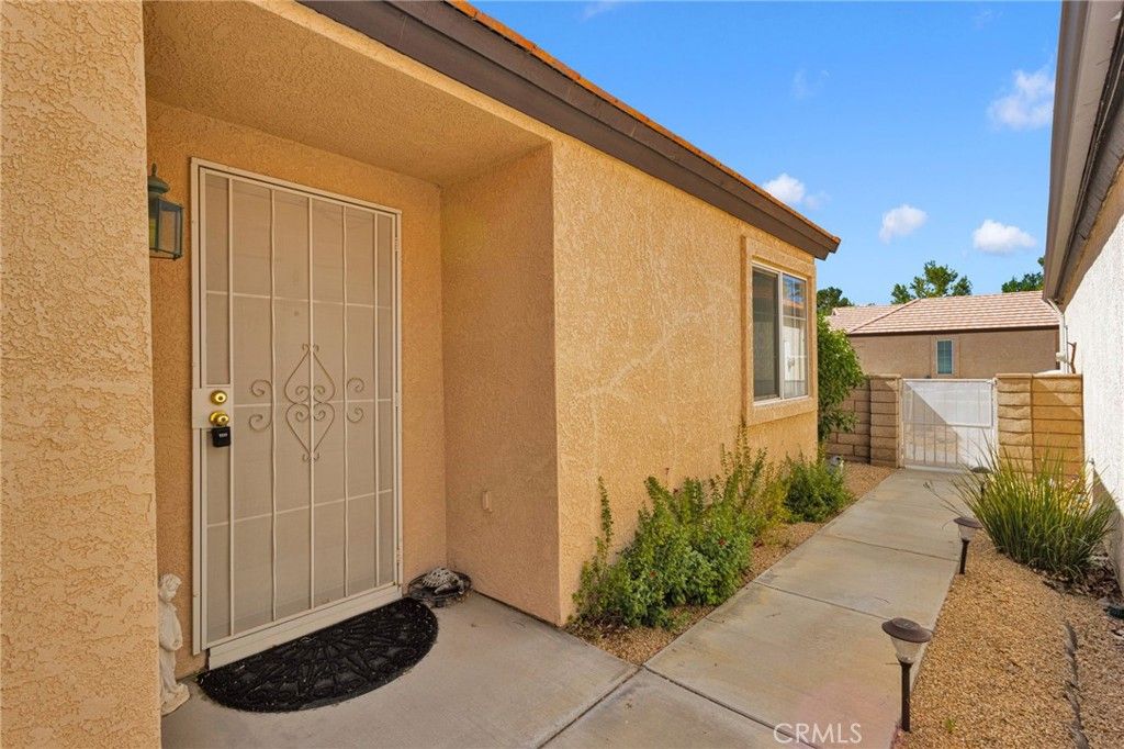 Image 4 of property listing at 19034 Stoddard, Apple Valley, CA 92308