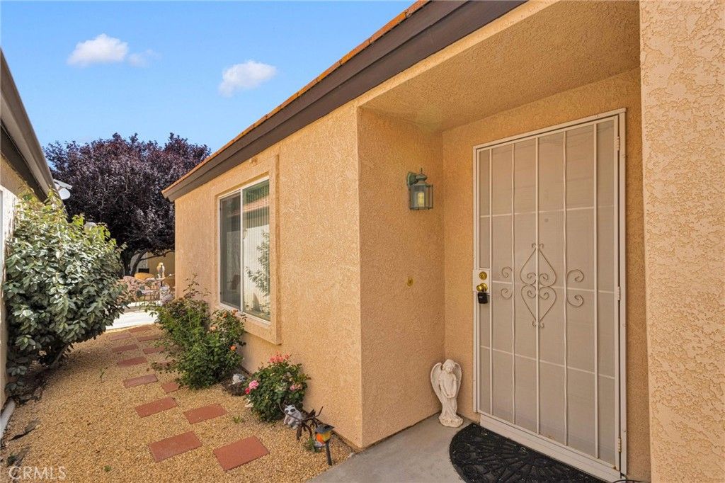 Image 5 of property listing at 19034 Stoddard, Apple Valley, CA 92308
