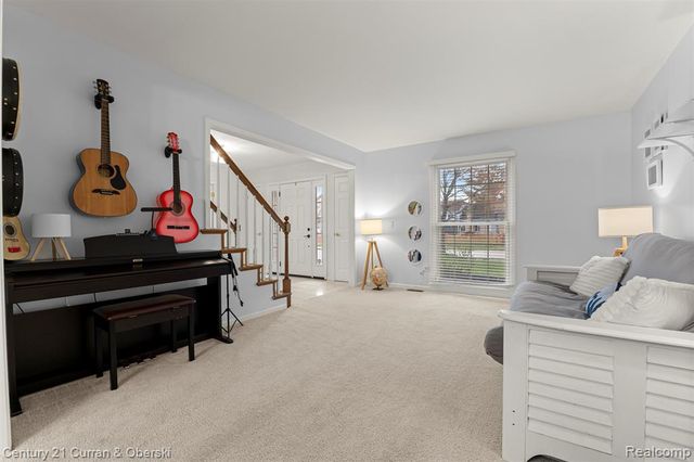 19320 Southampton Drive, Livonia, MI 48152