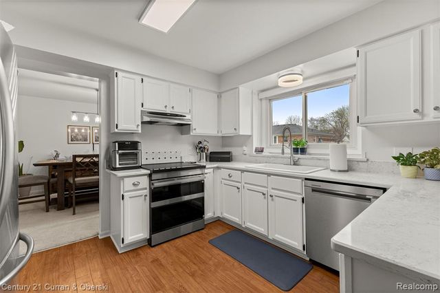 19320 Southampton Drive, Livonia, MI 48152