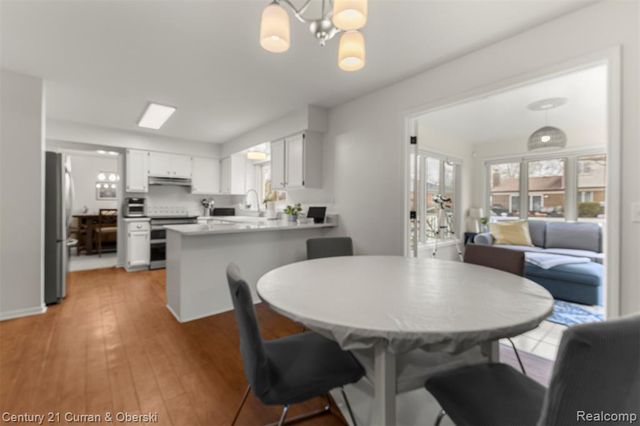 19320 Southampton Drive, Livonia, MI 48152