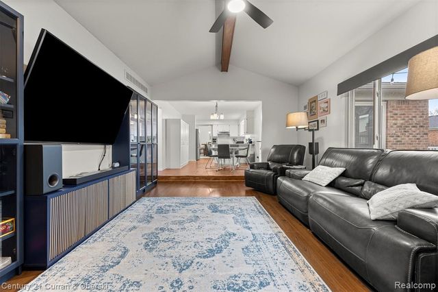 19320 Southampton Drive, Livonia, MI 48152