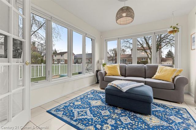 19320 Southampton Drive, Livonia, MI 48152