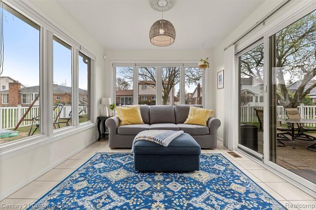 19320 Southampton Drive, Livonia, MI 48152