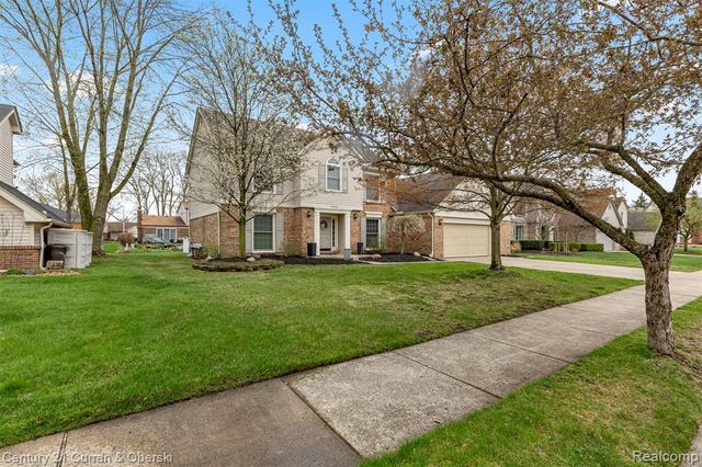 19320 Southampton Drive, Livonia, MI 48152