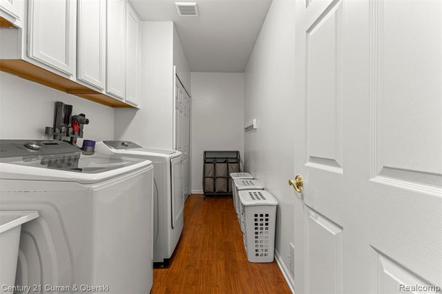 19320 Southampton Drive, Livonia, MI 48152