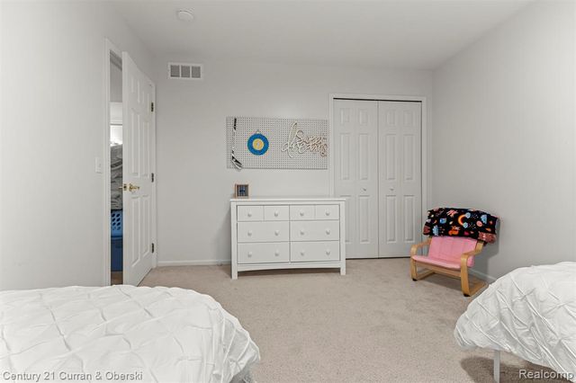 19320 Southampton Drive, Livonia, MI 48152