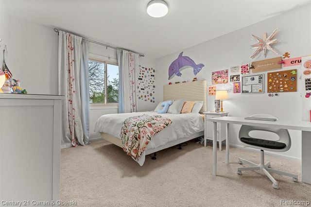 19320 Southampton Drive, Livonia, MI 48152