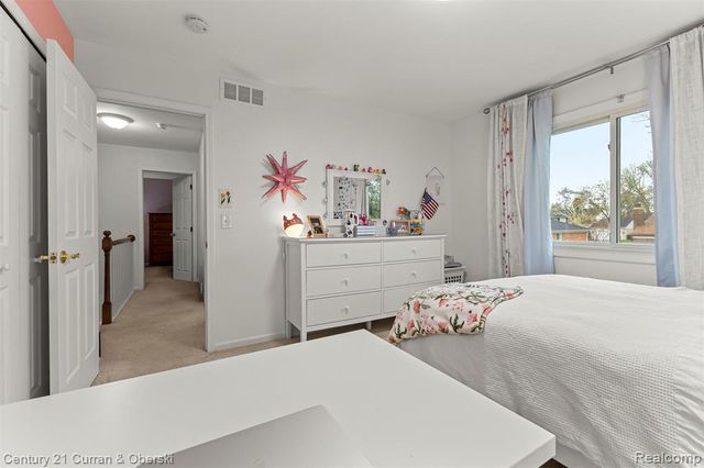 19320 Southampton Drive, Livonia, MI 48152