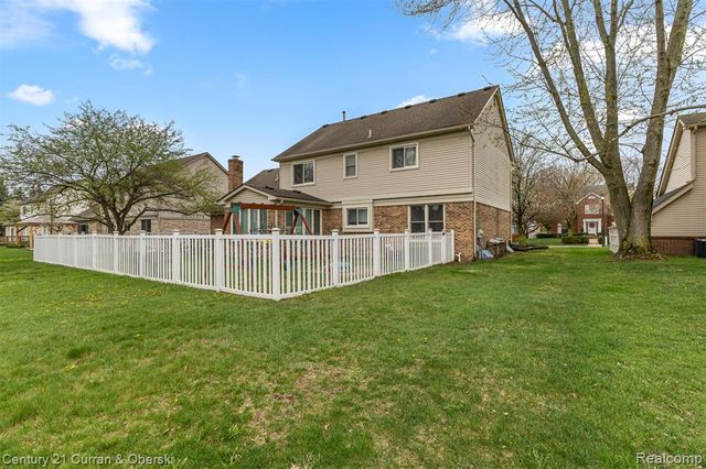 19320 Southampton Drive, Livonia, MI 48152