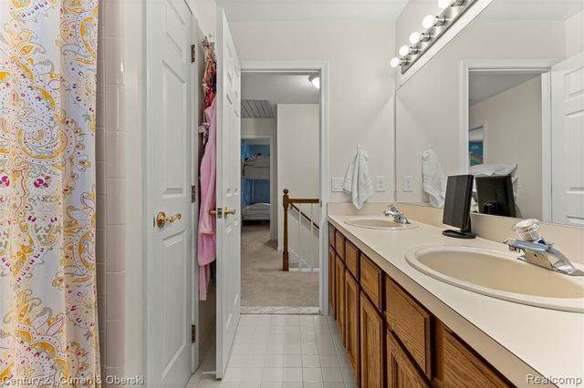 19320 Southampton Drive, Livonia, MI 48152