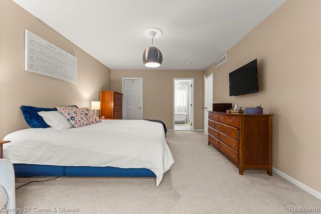 19320 Southampton Drive, Livonia, MI 48152