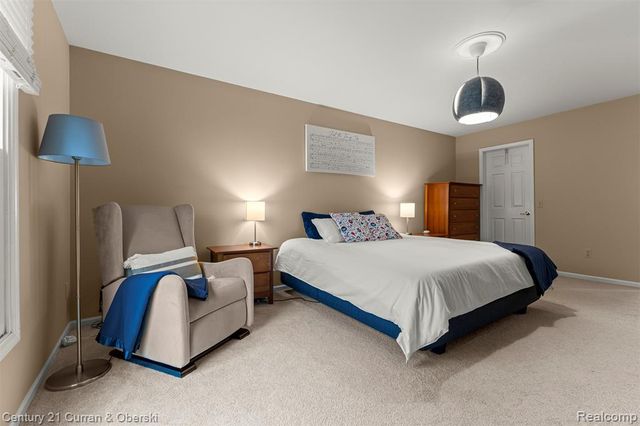 19320 Southampton Drive, Livonia, MI 48152