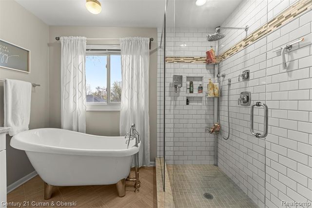 19320 Southampton Drive, Livonia, MI 48152