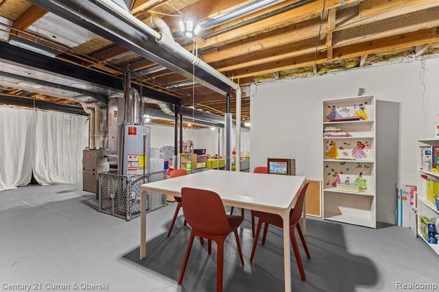 19320 Southampton Drive, Livonia, MI 48152