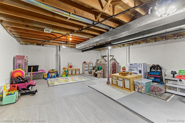 19320 Southampton Drive, Livonia, MI 48152