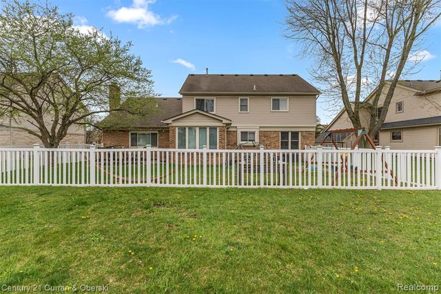 19320 Southampton Drive, Livonia, MI 48152