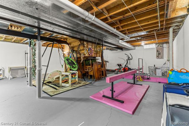 19320 Southampton Drive, Livonia, MI 48152