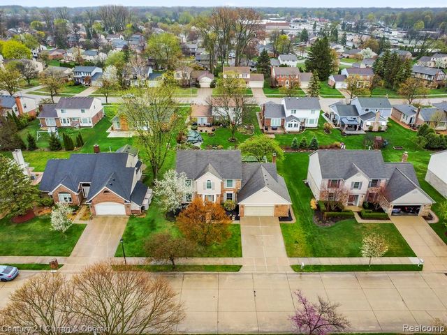 19320 Southampton Drive, Livonia, MI 48152