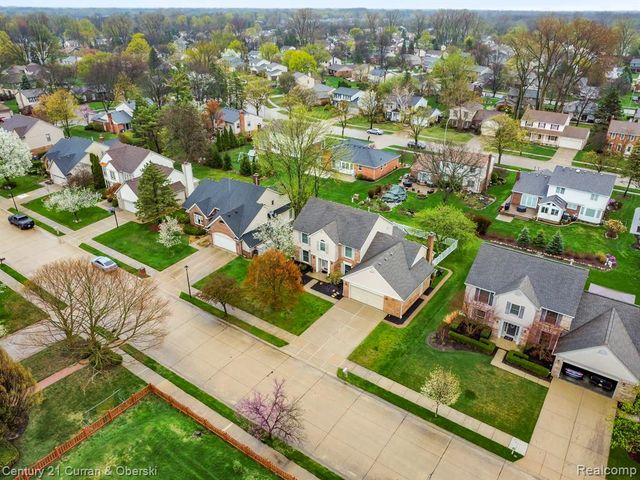 19320 Southampton Drive, Livonia, MI 48152