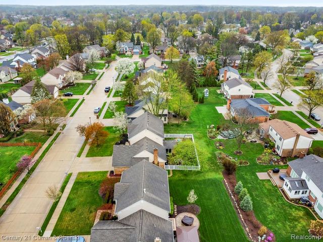 19320 Southampton Drive, Livonia, MI 48152