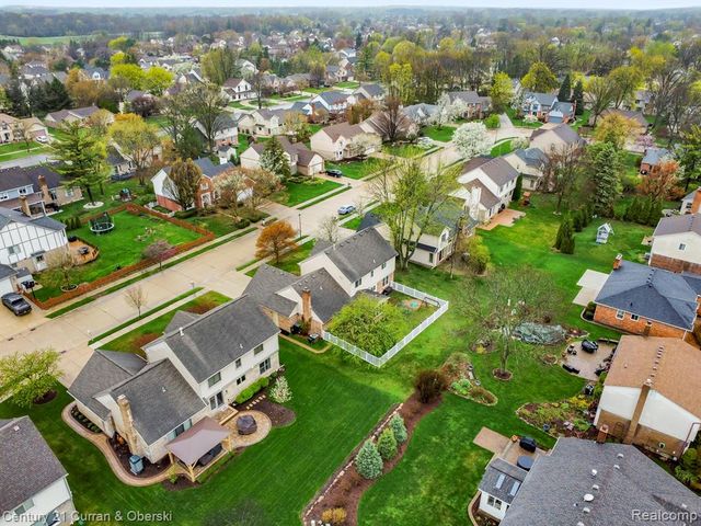 19320 Southampton Drive, Livonia, MI 48152