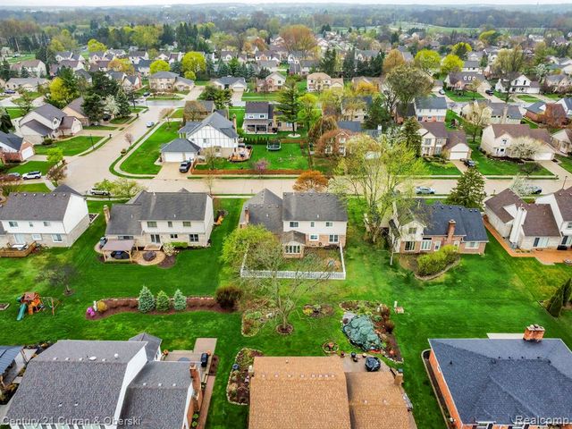 19320 Southampton Drive, Livonia, MI 48152