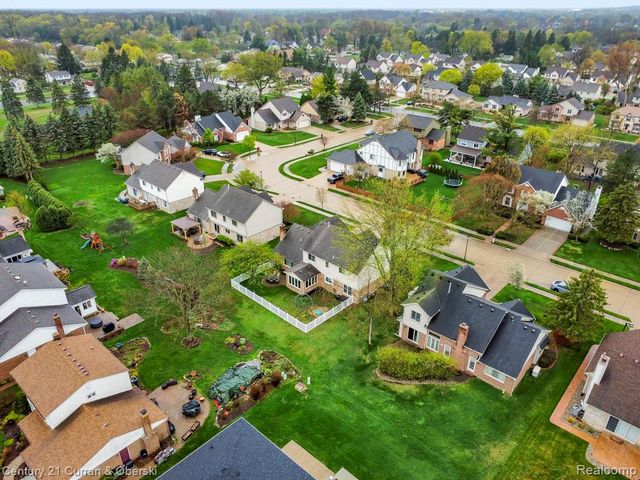 19320 Southampton Drive, Livonia, MI 48152