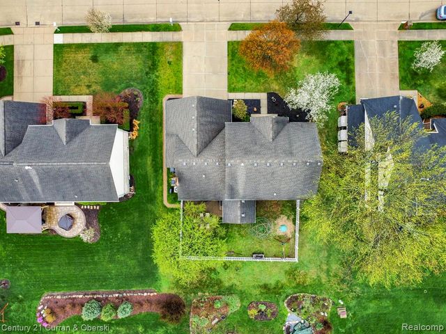 19320 Southampton Drive, Livonia, MI 48152