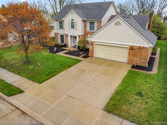 19320 Southampton Drive, Livonia, MI 48152