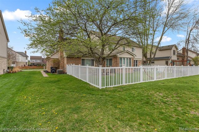 19320 Southampton Drive, Livonia, MI 48152