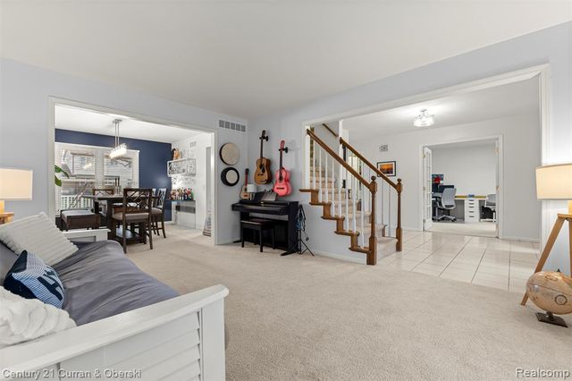 19320 Southampton Drive, Livonia, MI 48152