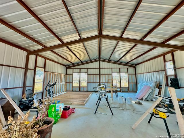 763 County Road 1670, Moore, TX 78057