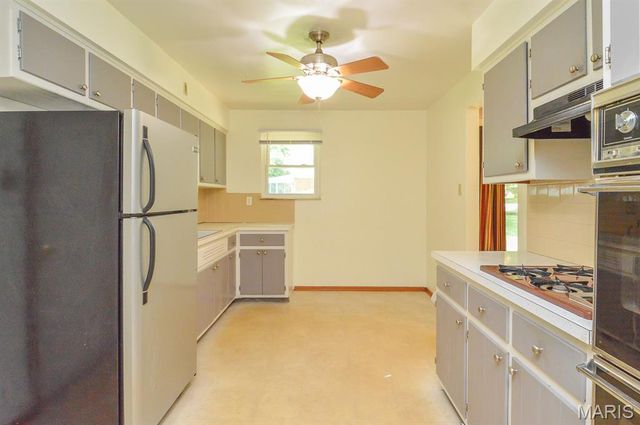 37 Hemlock, Belleville, IL 62221
