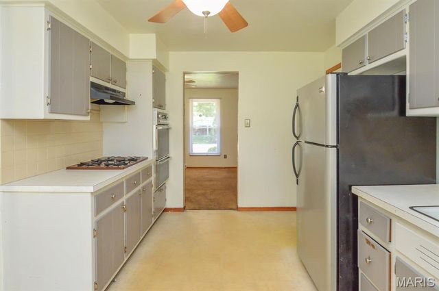 37 Hemlock, Belleville, IL 62221