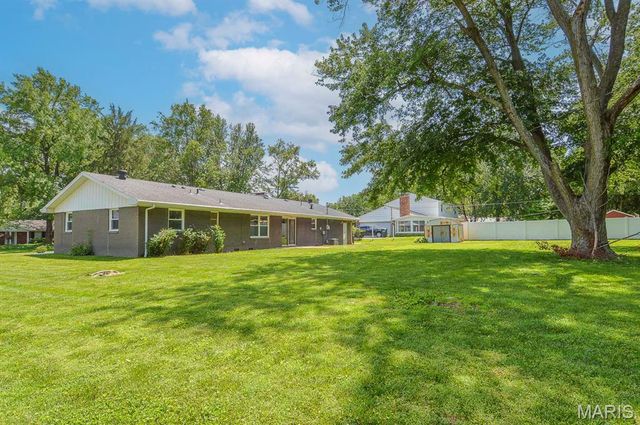 37 Hemlock, Belleville, IL 62221